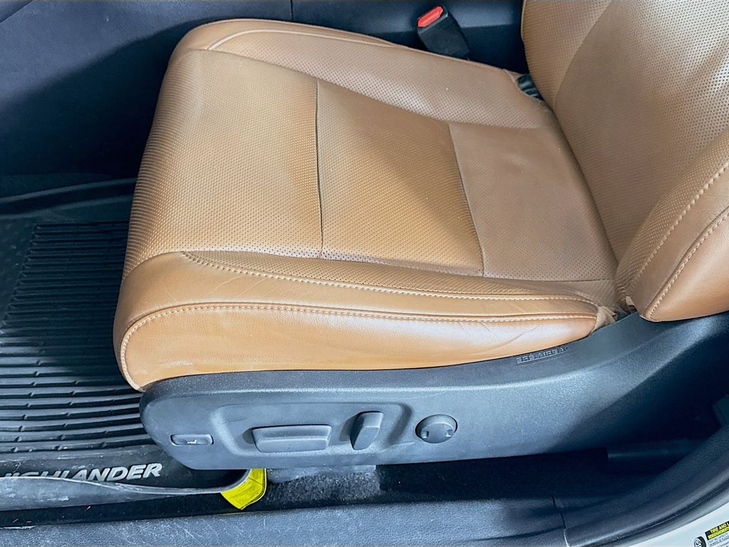 Thumbnail: 2019 Toyota Highlander - 20