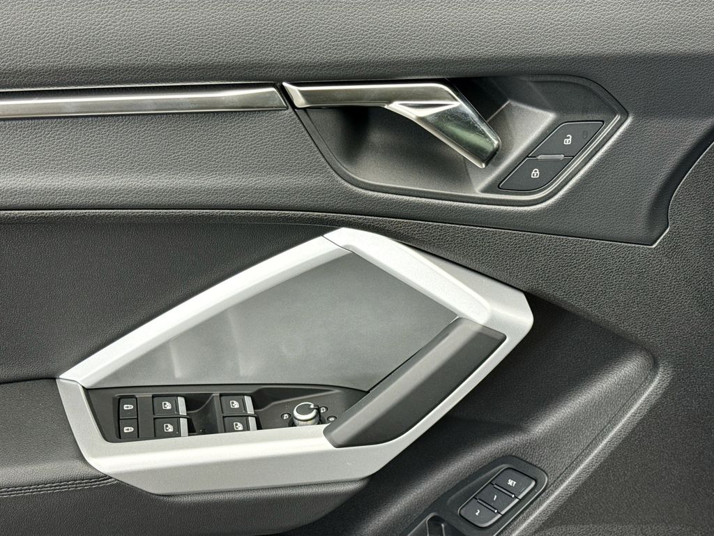 Thumbnail: 2025 Audi Q3 - 21