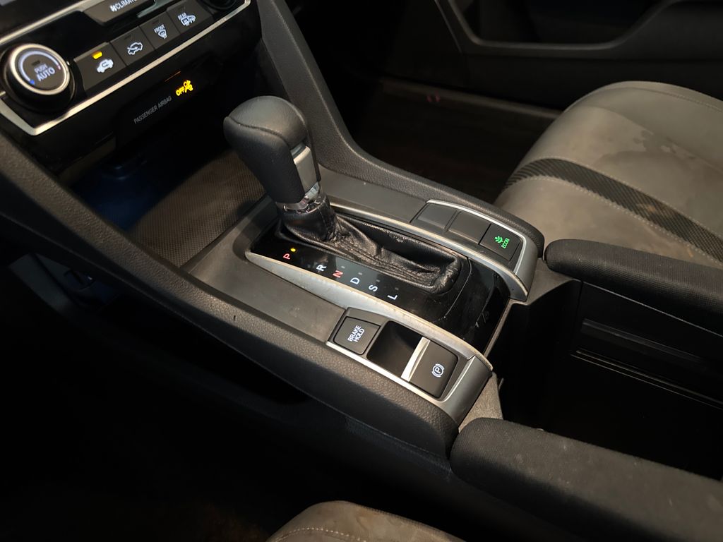 Used 2018  Honda EX image 27