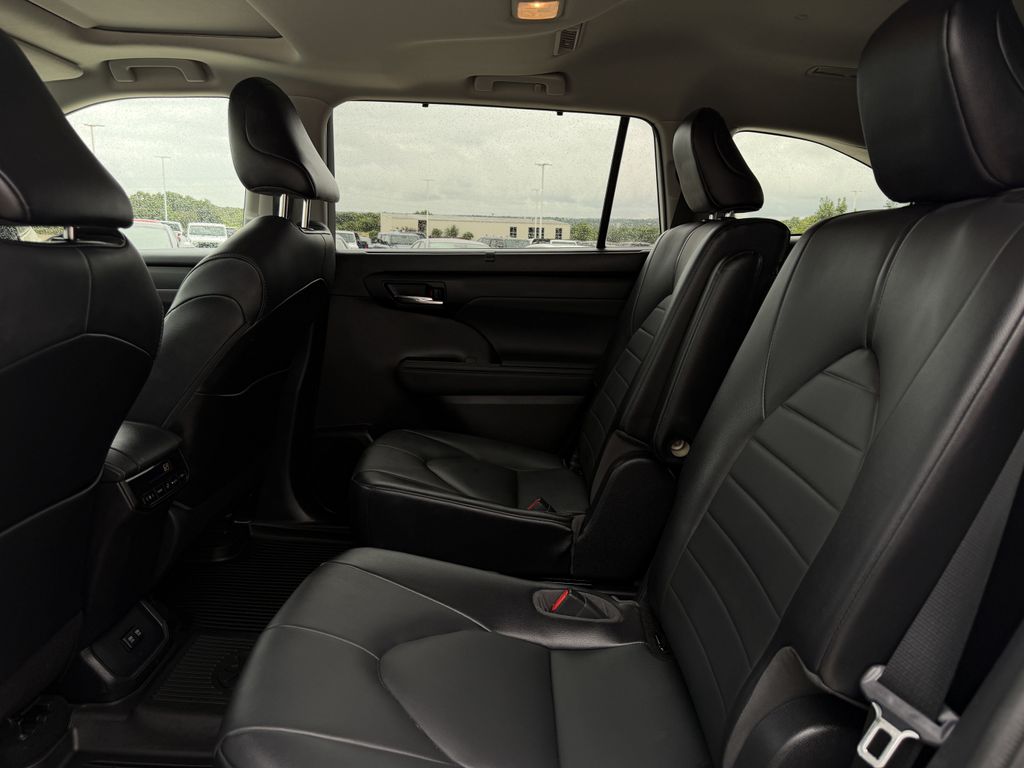 Used 2021 Toyota Highlander SUV