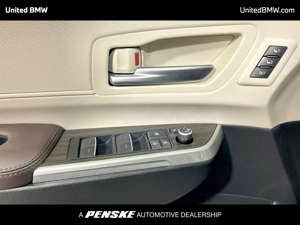 2023 Toyota Sienna Platinum 11