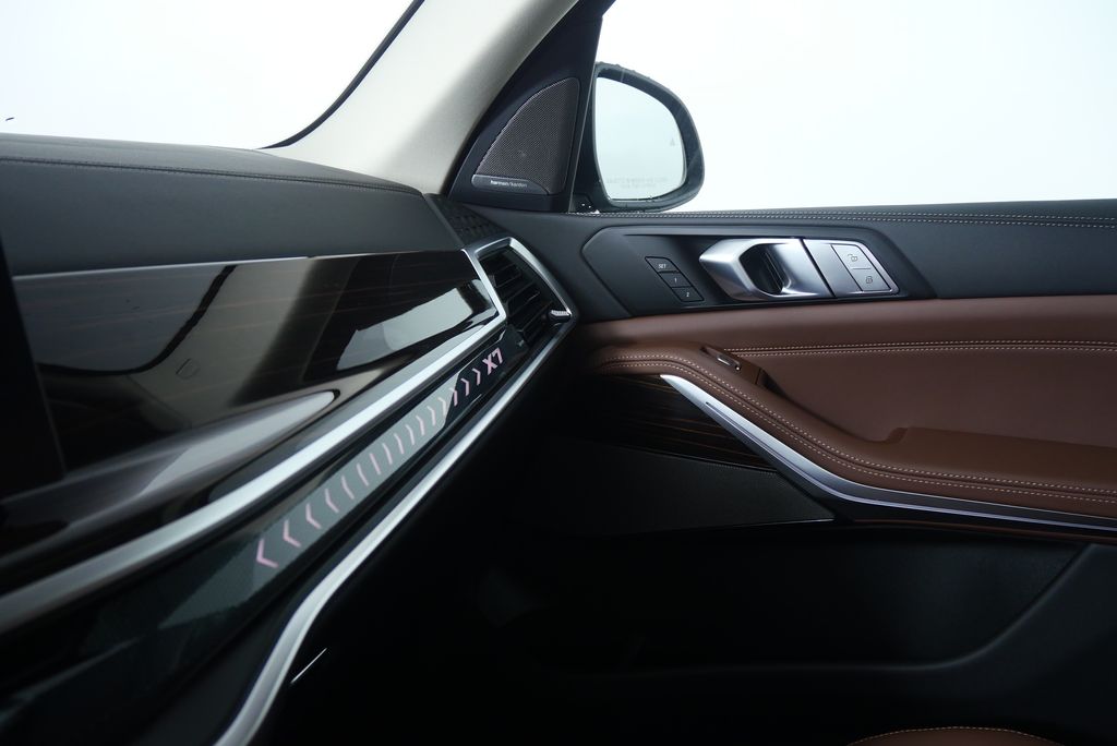 Thumbnail: 2026 BMW X7 - 27