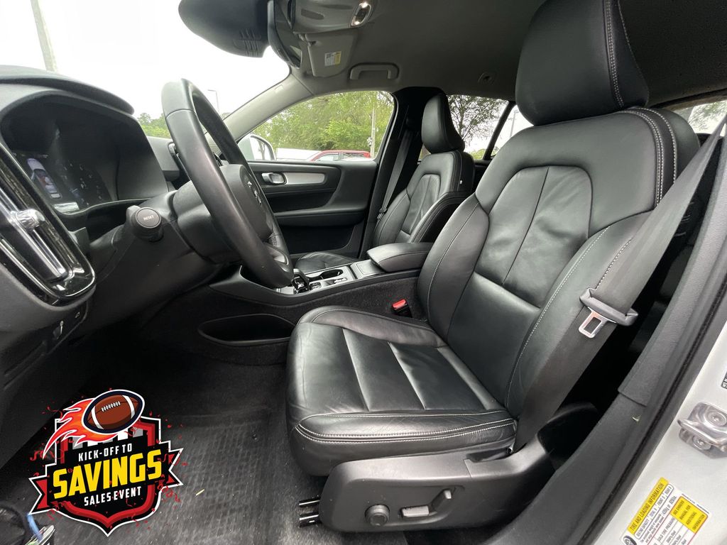 Used 2022 Volvo XC40 SUV