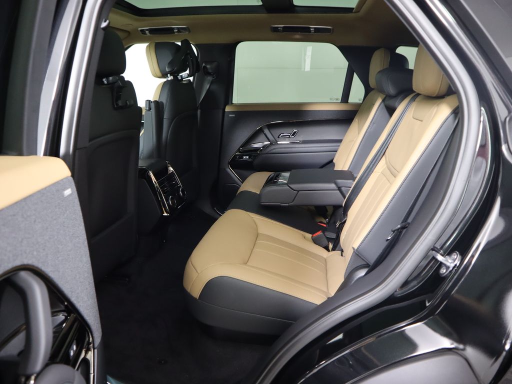 Thumbnail: 2026 Land Rover Range Rover Sport - 23