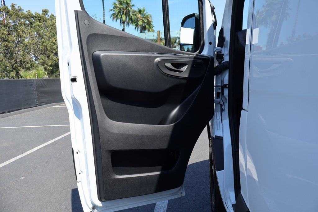 Thumbnail: 2025 Mercedes-Benz Sprinter - 7