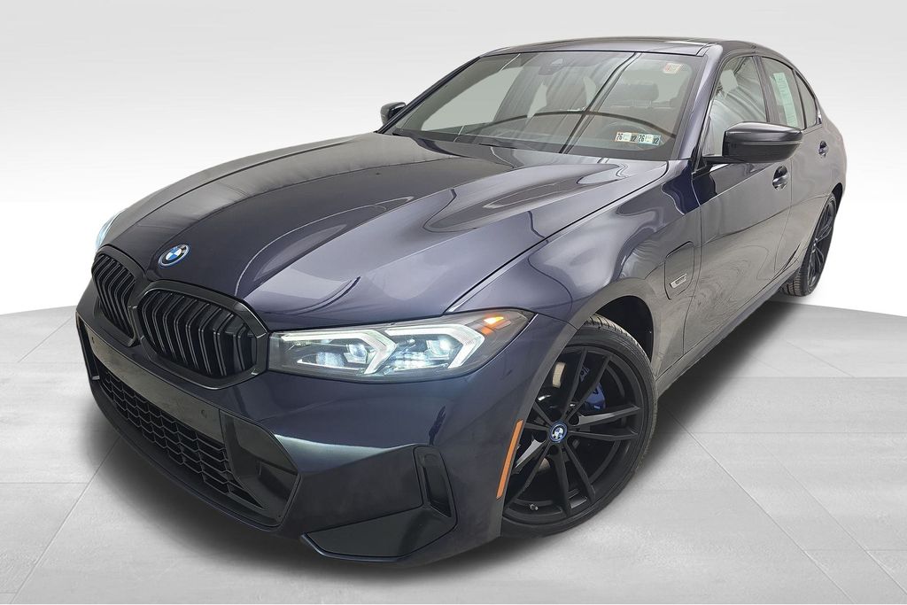2023 BMW 3 Series 330e's photo