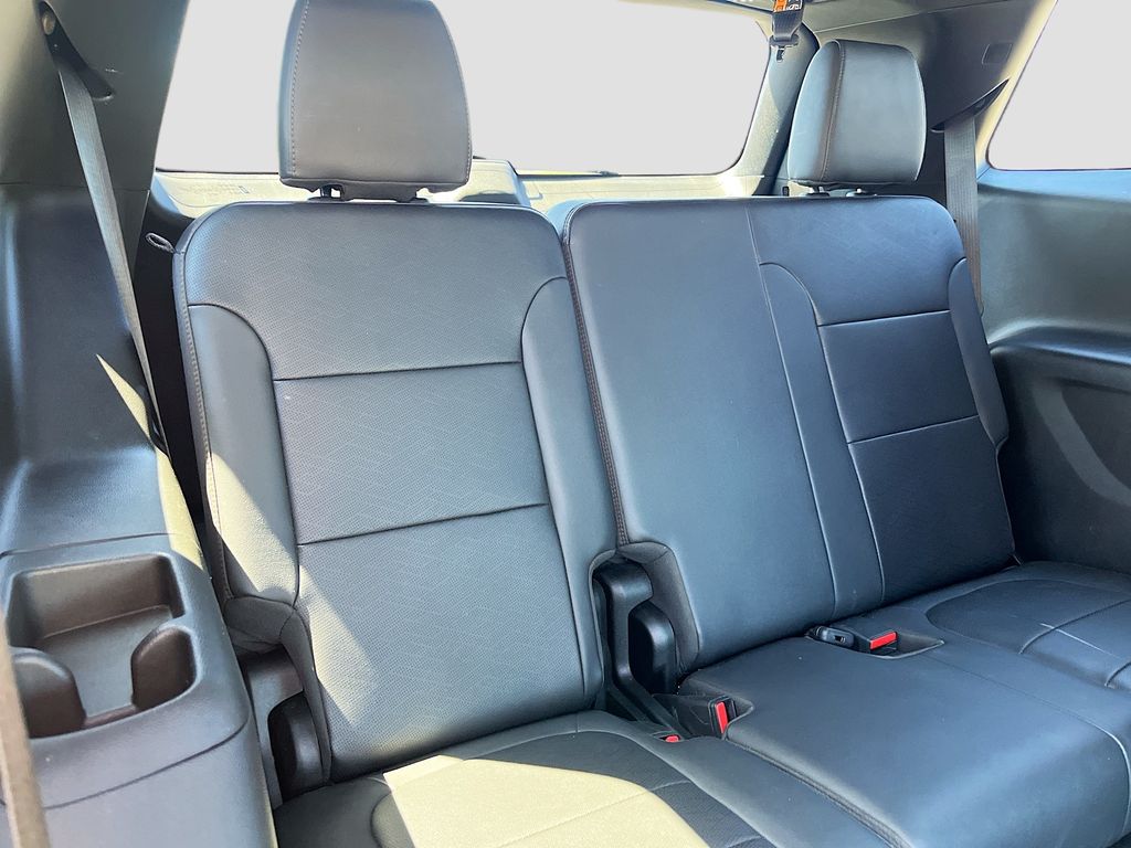 Used 2023 Red Chevrolet High Country image 29