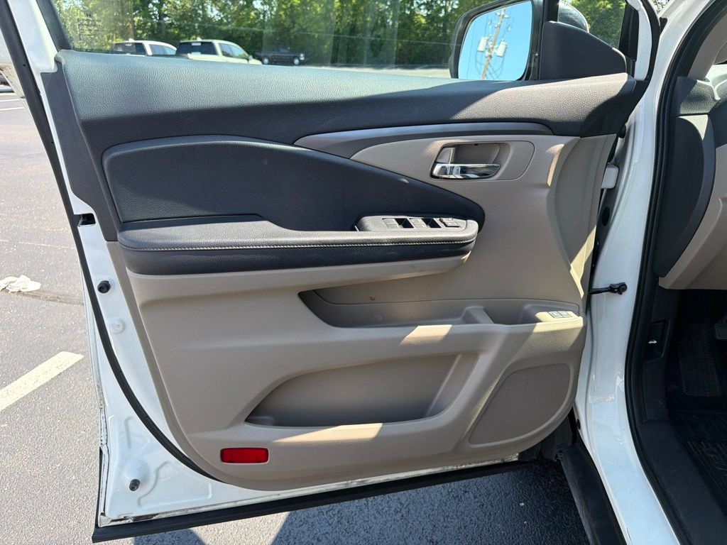 Thumbnail: 2016 Honda Pilot - 19