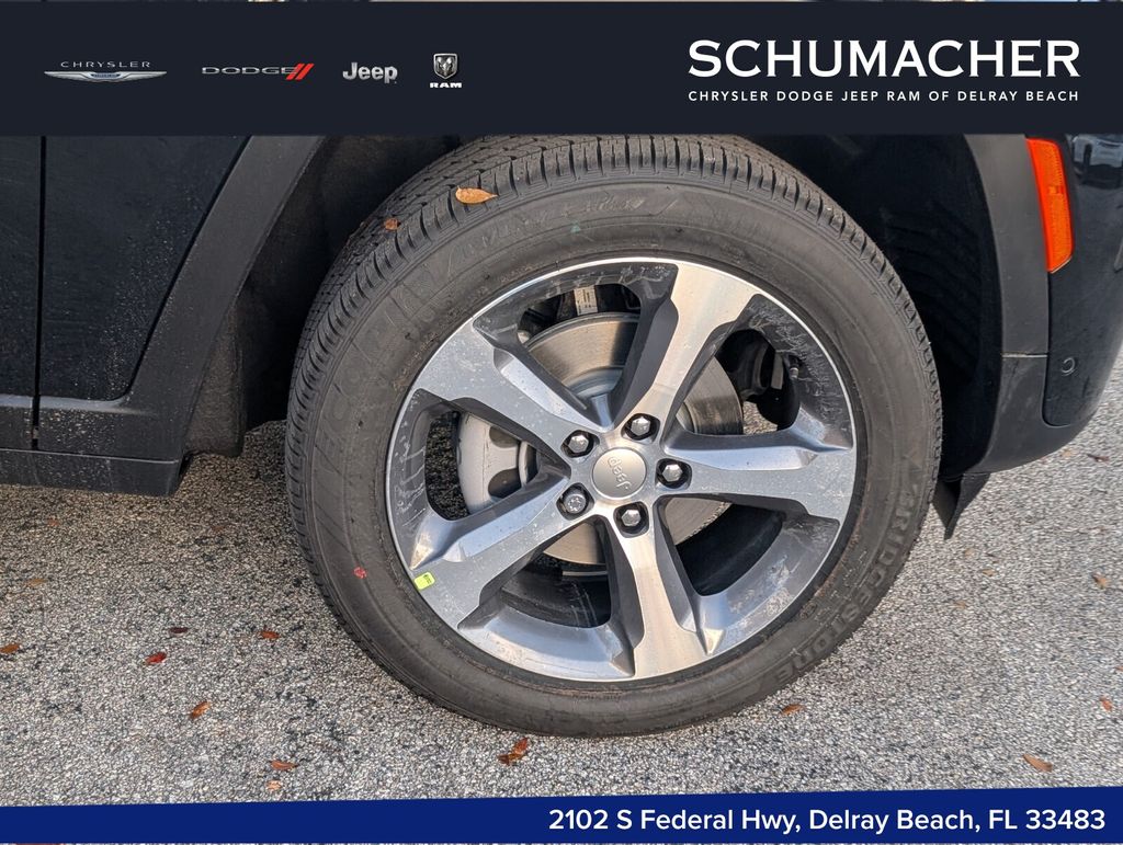 new 2026 Jeep Grand Cherokee car, priced at $42,650