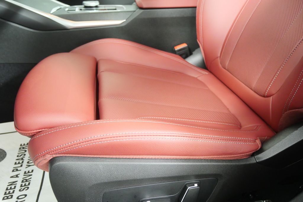 Thumbnail: 2025 BMW 3 Series - 10