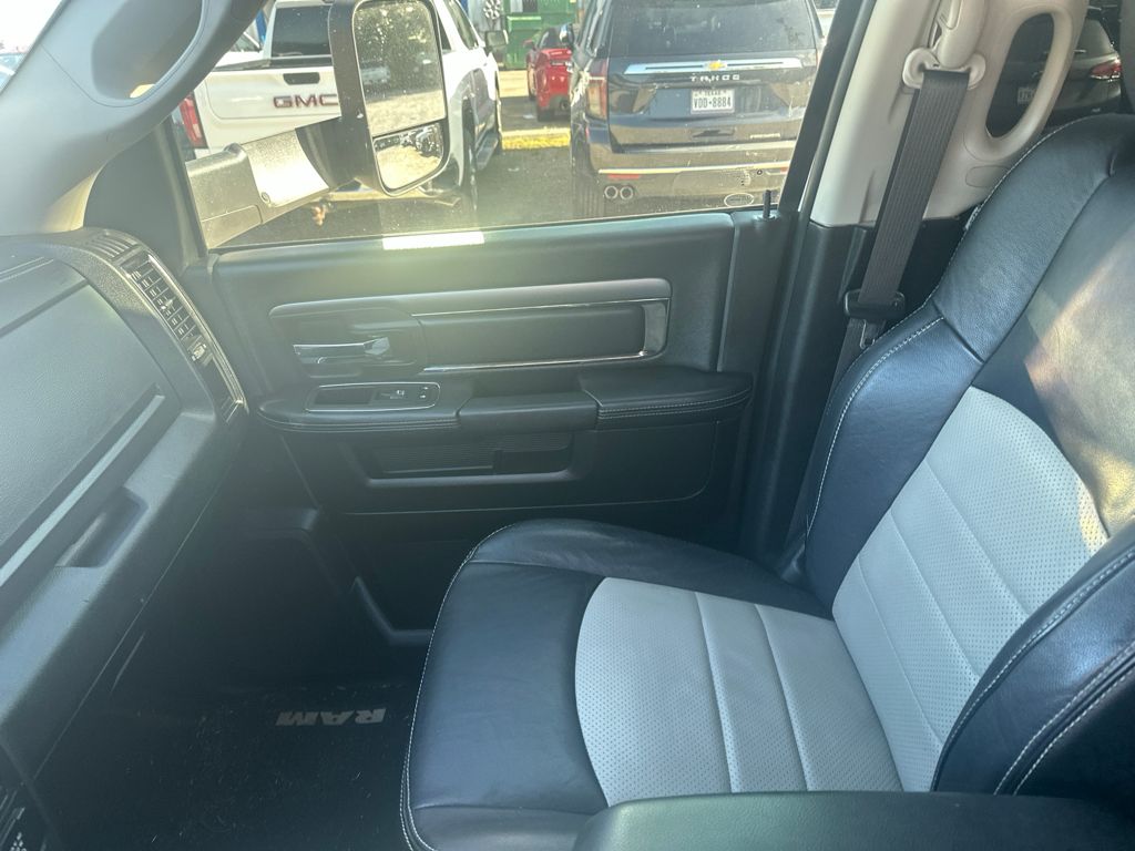 Bright White Clearcoat 2018 RAM 2500 Pickup Truck Four-Wheel Drive 6-Speed Automatic
