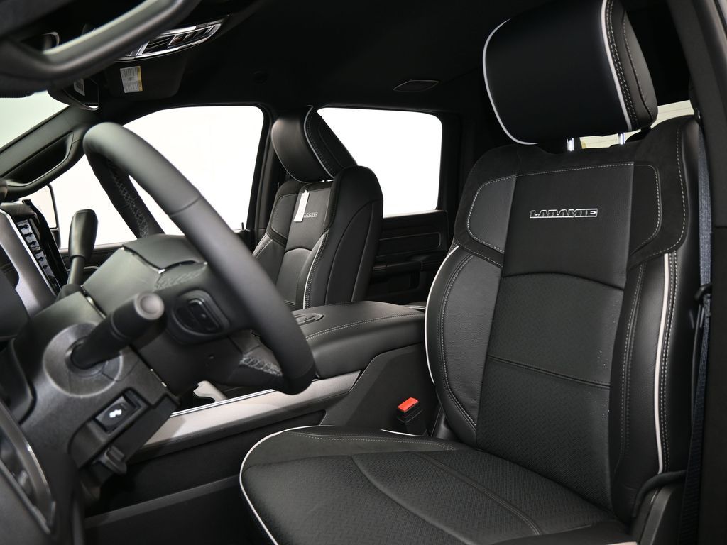New 2026 Diamond Black Crystal Pearlcoat Ram Laramie image 10