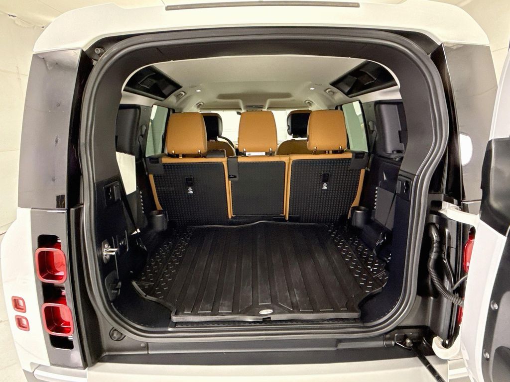 Thumbnail: 2023 Land Rover Defender - 27