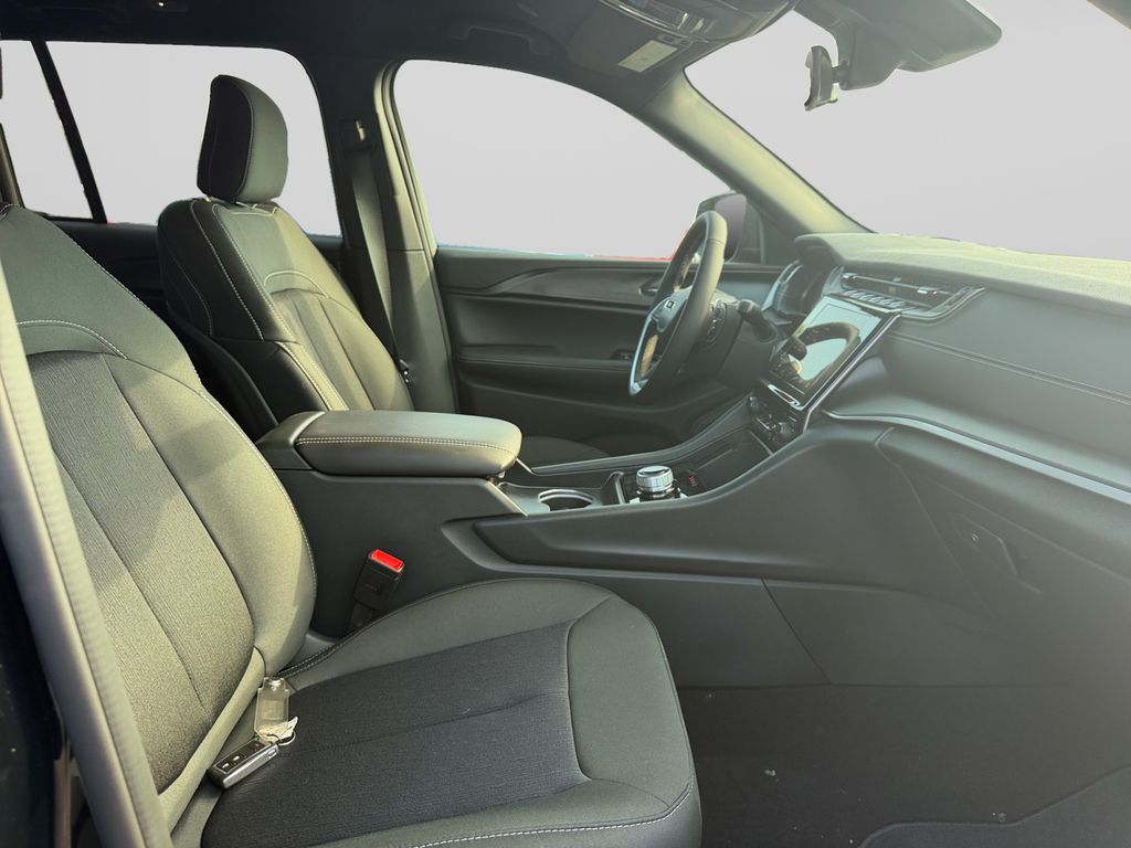 2025 Jeep Grand Cherokee Laredo Black at Spitzer Acura