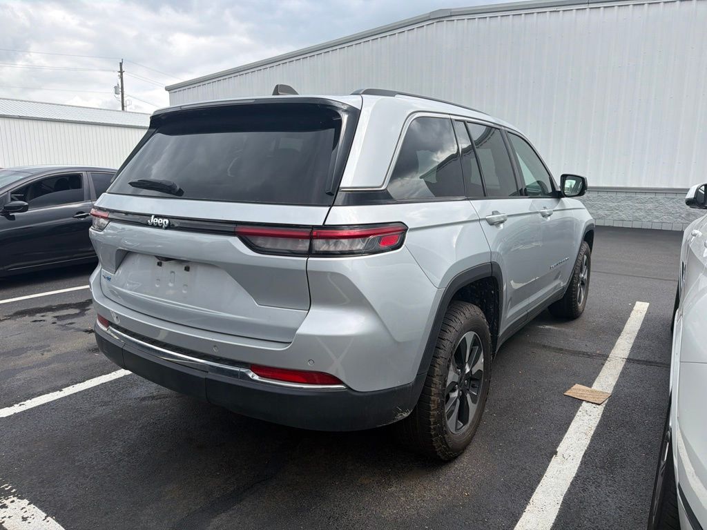 Thumbnail: 2024 Jeep Grand Cherokee - 3