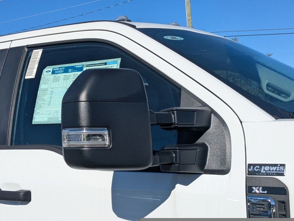 2025 Ford F-550 Chassis XL