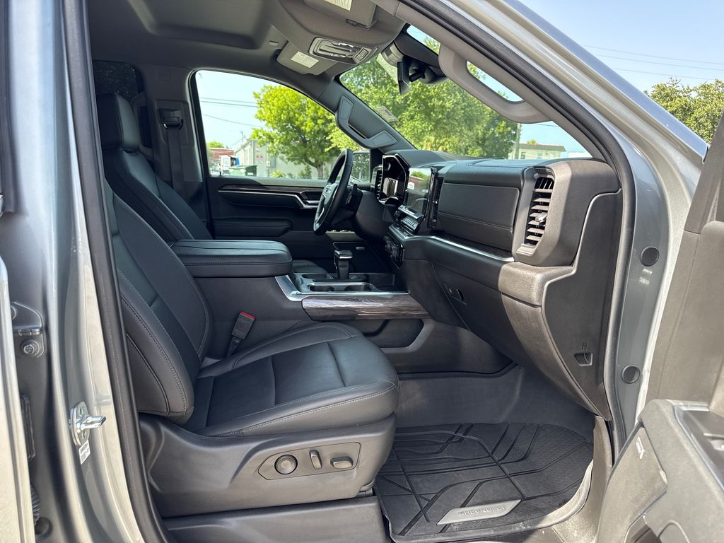 Used 2025 Gray Chevrolet LTZ image 27