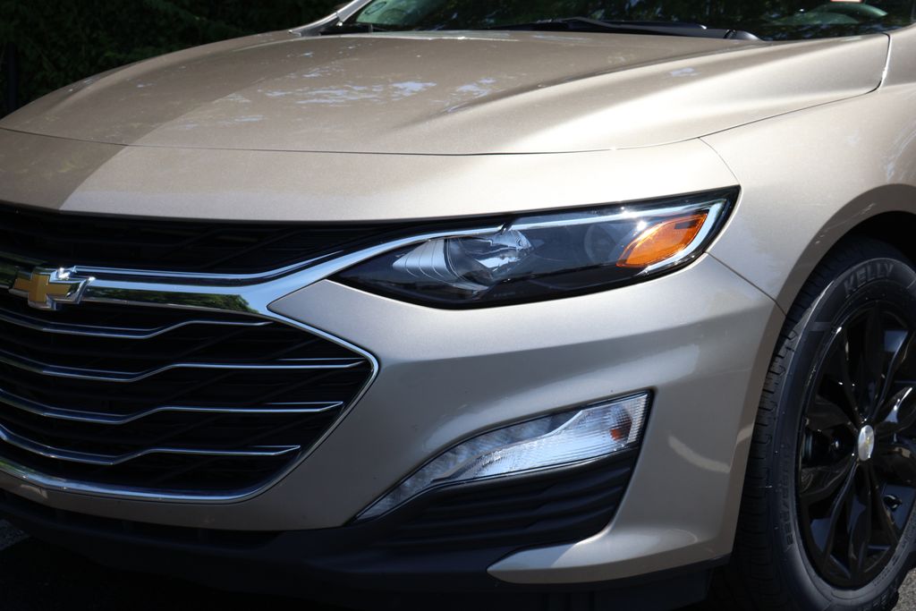Thumbnail: 2023 Chevrolet Malibu - 3