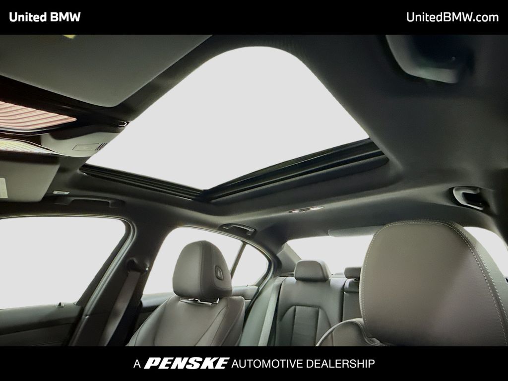 Thumbnail: 2026 BMW 3 Series - 12