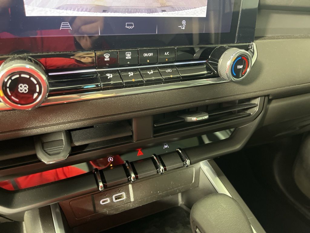 Thumbnail: 2024 Chevrolet Colorado - 27