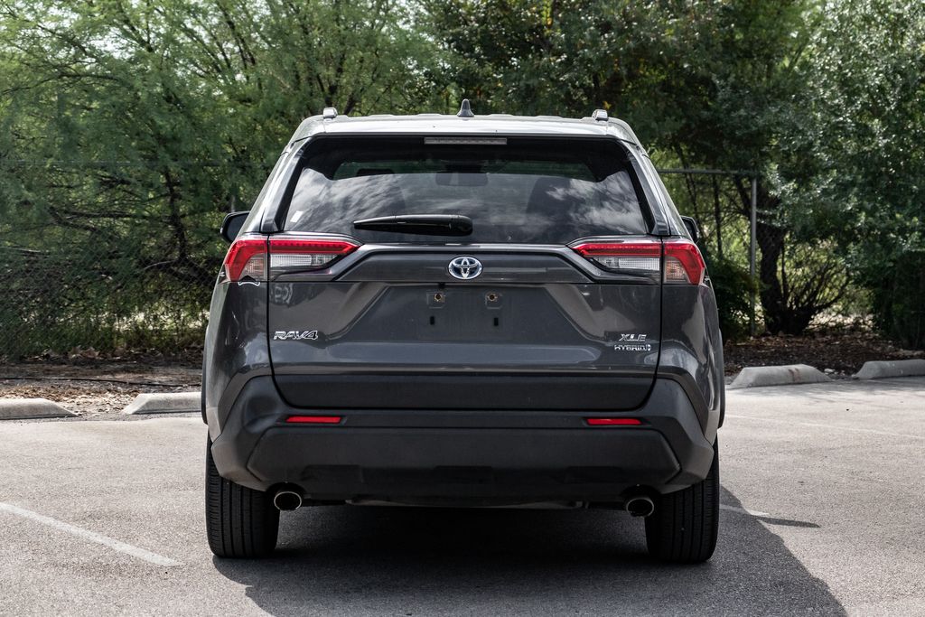 2021 Toyota RAV4 Hybrid XLE Premium 6