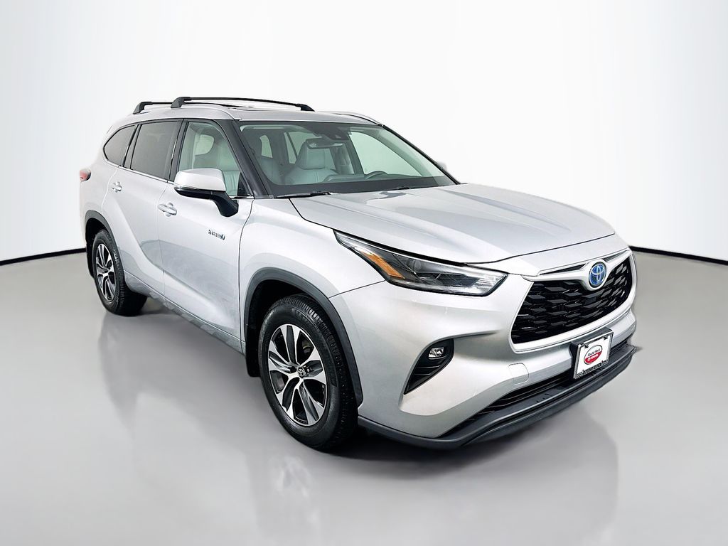 Thumbnail: 2021 Toyota Highlander - 3