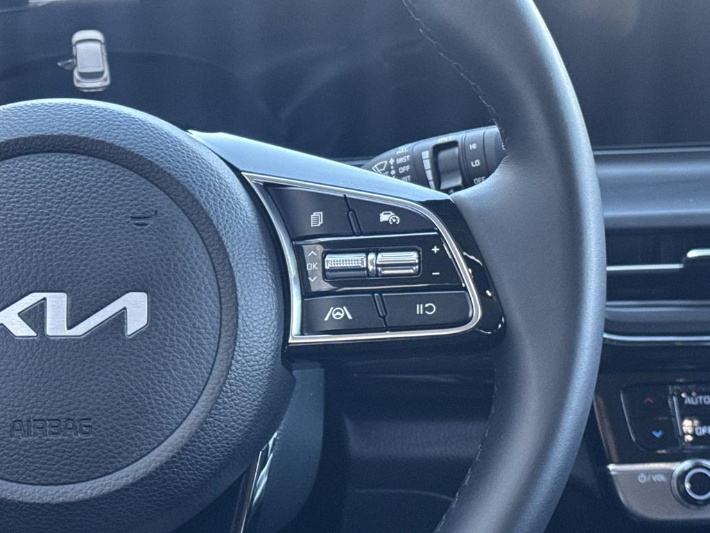 Used 2026 White Kia S image 17