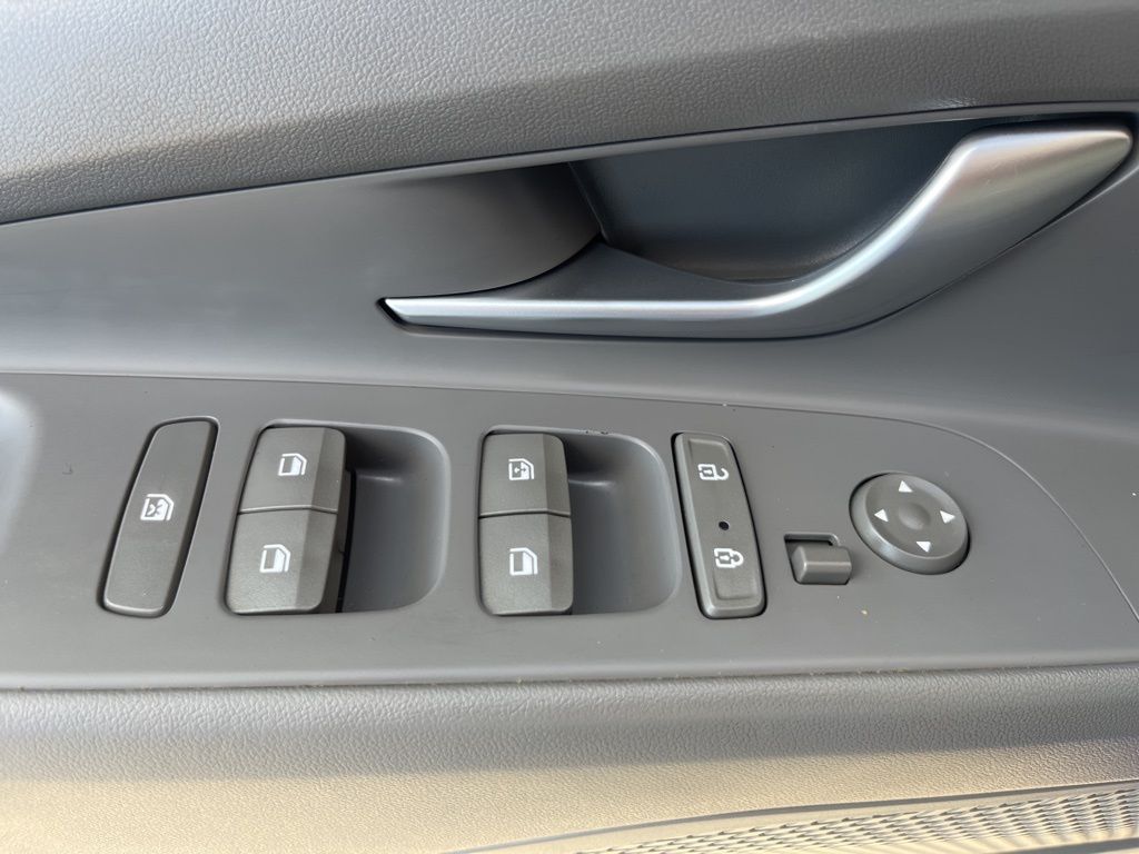 Thumbnail: 2023 Hyundai Elantra - 32