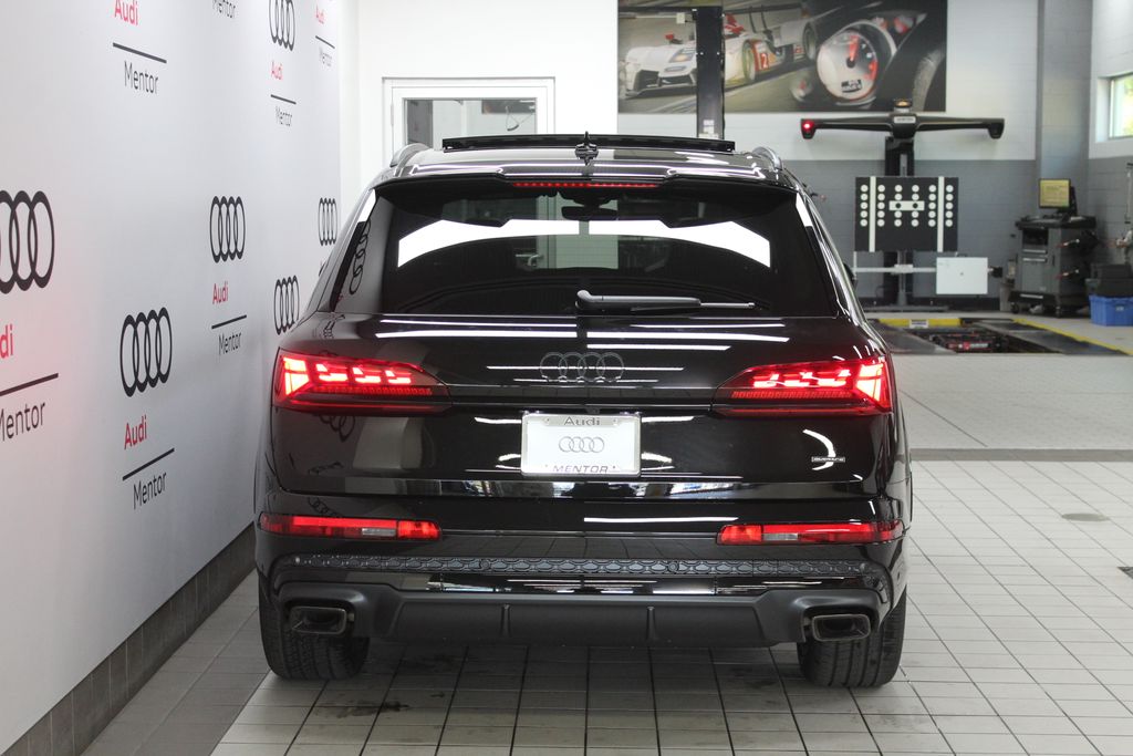 Thumbnail: 2026 Audi Q7 - 4
