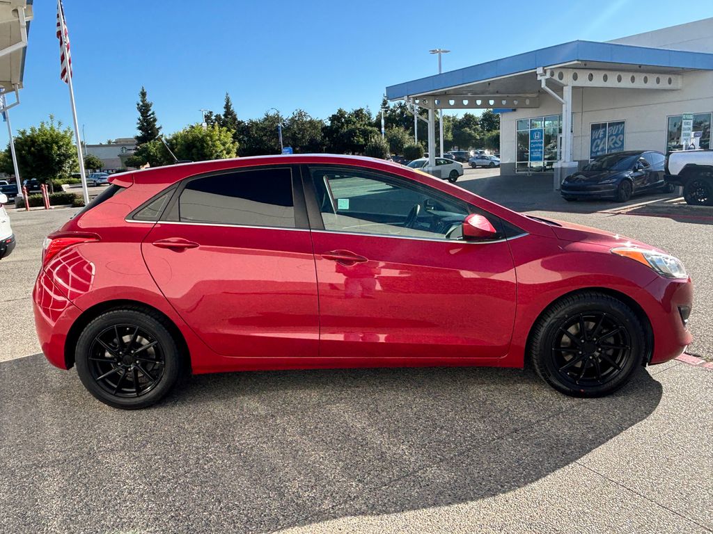 Thumbnail: 2016 Hyundai Elantra - 4