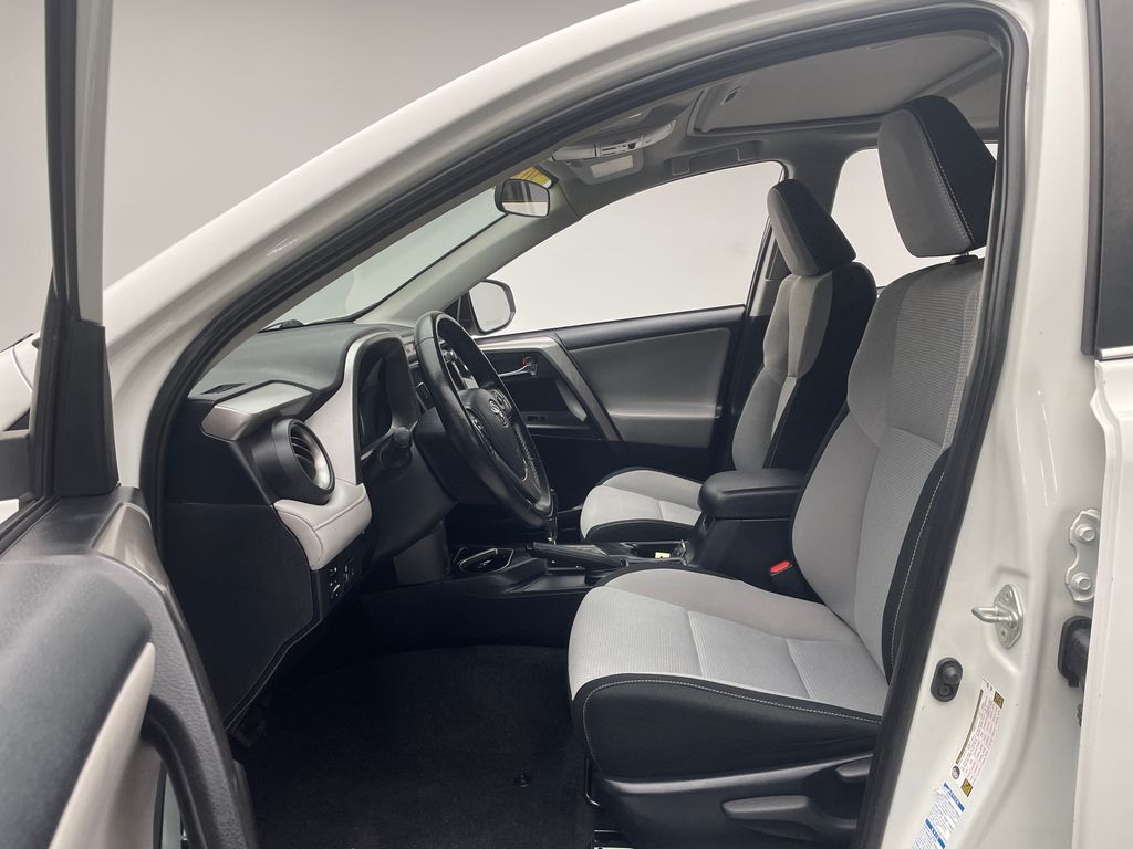 Thumbnail: 2018 Toyota RAV4 - 12