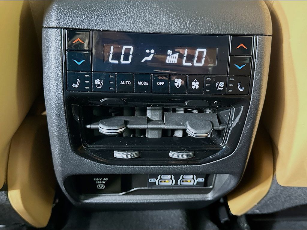 Thumbnail: 2023 Jeep Grand Cherokee L - 26