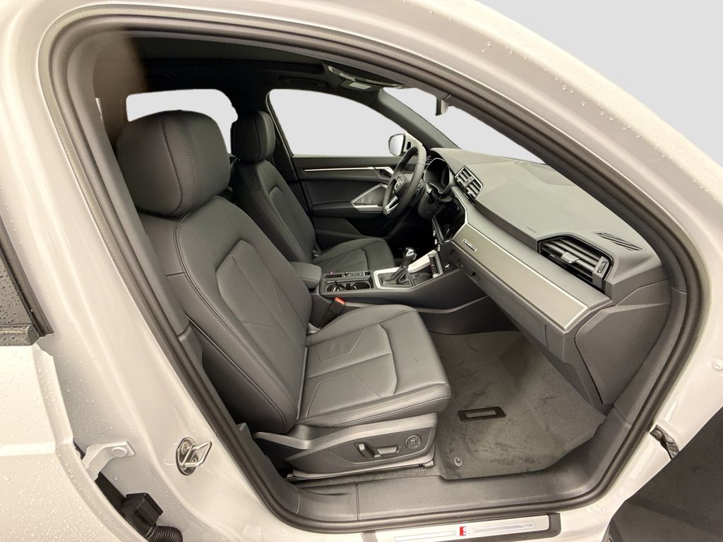 Thumbnail: 2025 Audi Q3 - 19