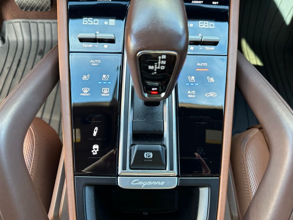 Thumbnail: 2023 Porsche  - 26