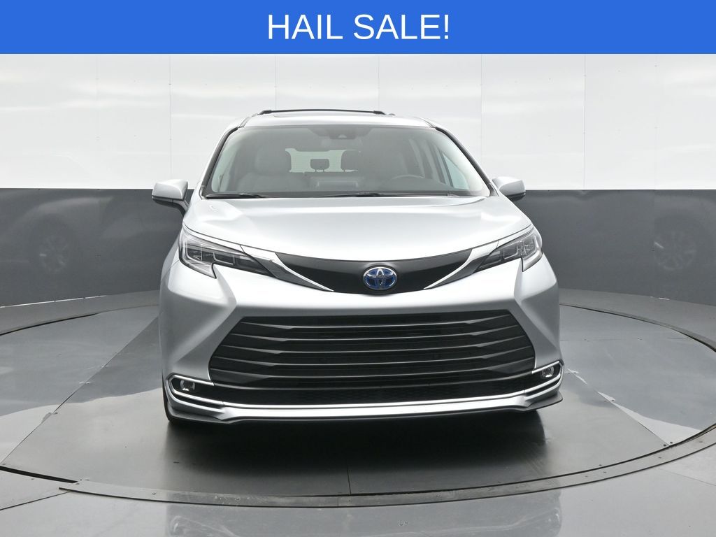 Certified 2024 Toyota Sienna XLE with VIN 5TDJSKFC8RS111837 for sale in Kansas City