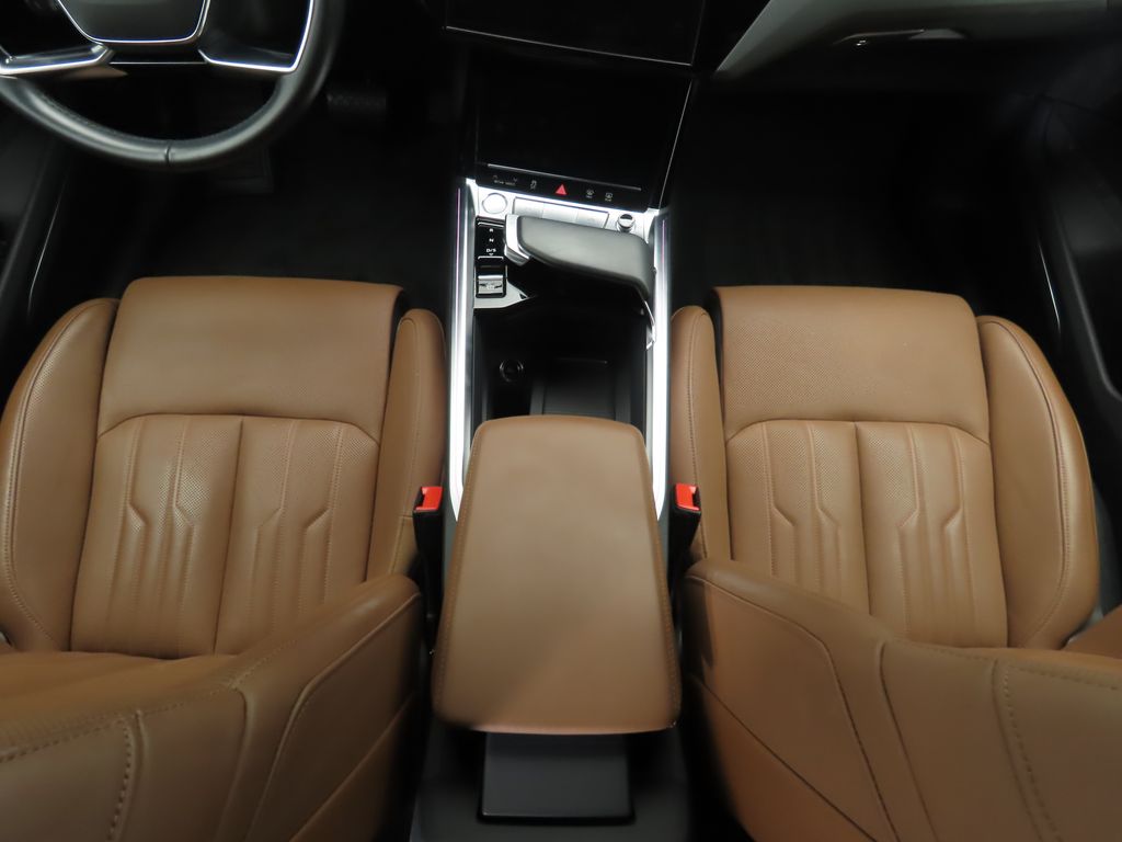 Thumbnail: 2019 Audi e-tron - 17