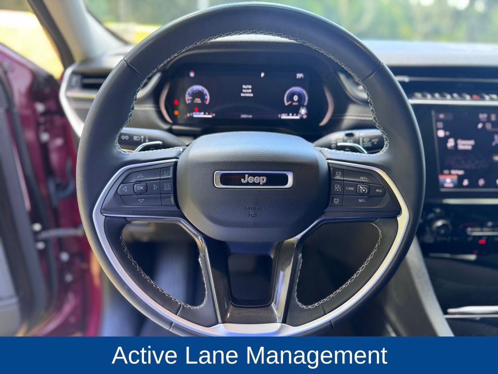 2023 Jeep Grand Cherokee Laredo 4x2