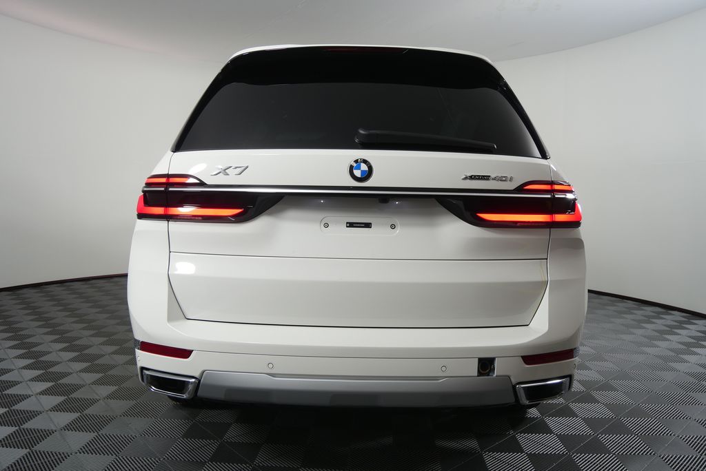 Thumbnail: 2026 BMW X7 - 4
