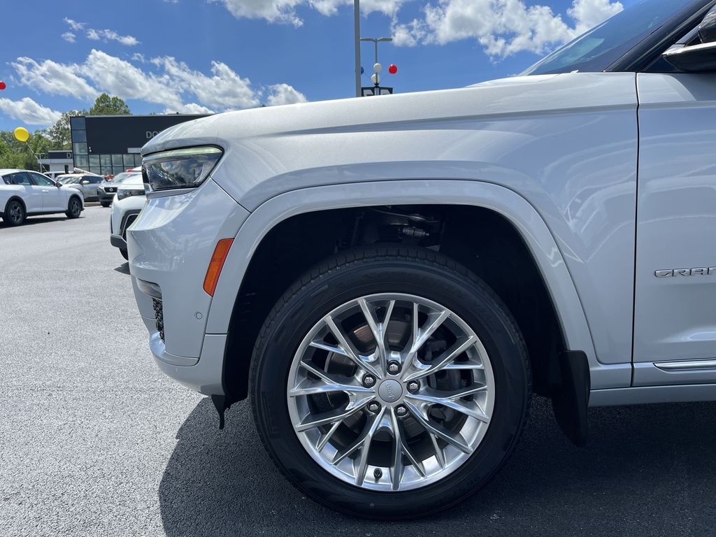 Used 2021 Silver Jeep Summit image 16