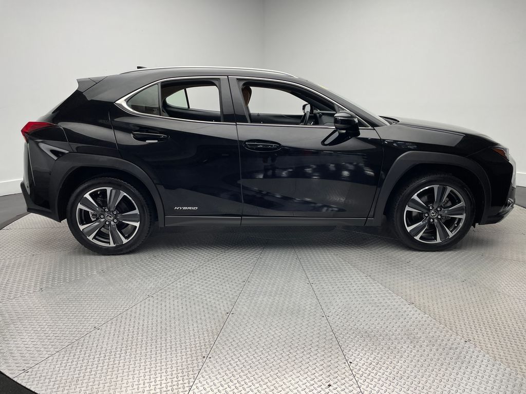 Thumbnail: 2021 Lexus UX - 4