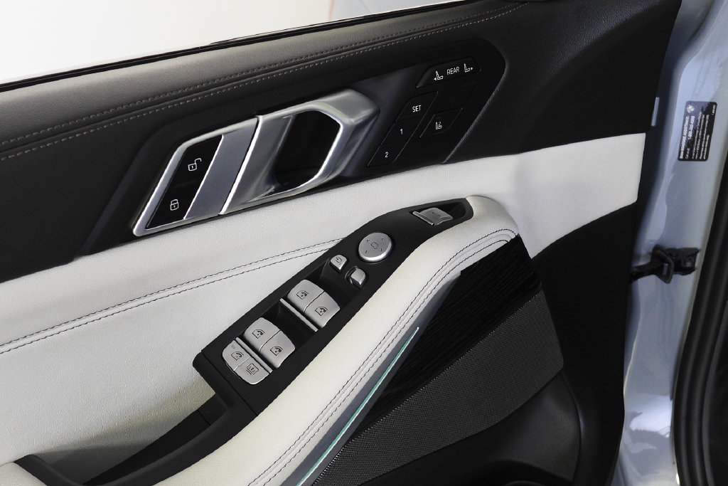 Thumbnail: 2024 BMW X7 - 12
