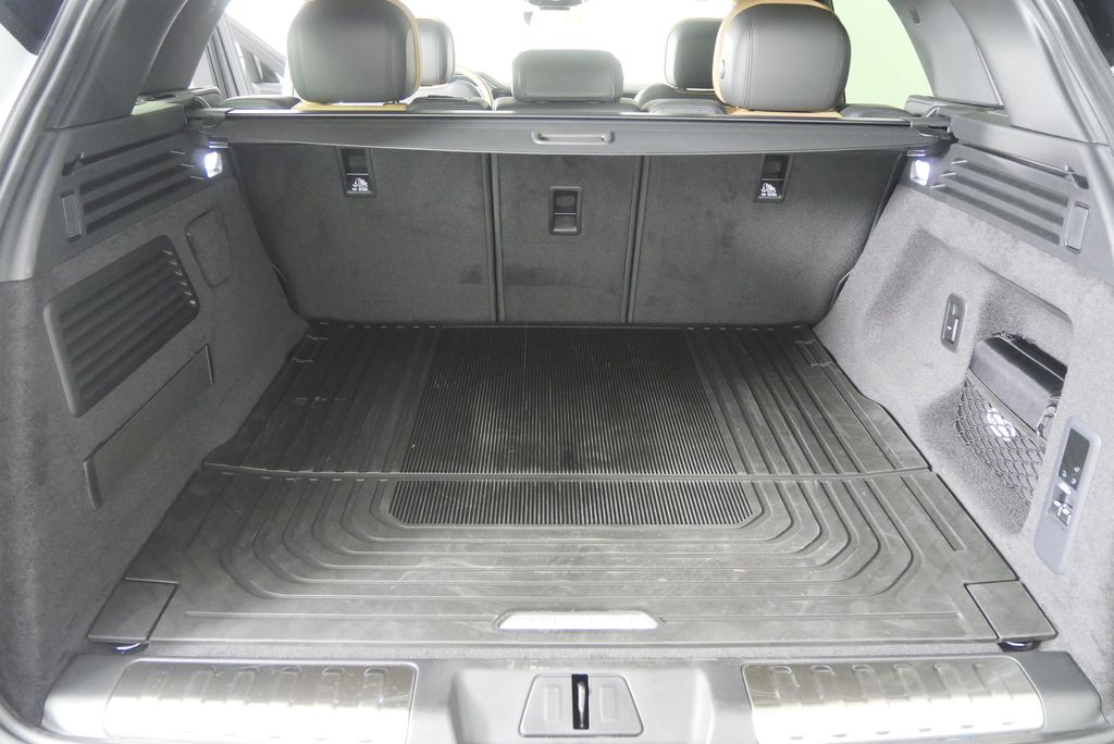 Thumbnail: 2025 Land Rover Range Rover Sport - 19