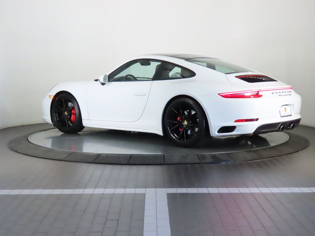 Thumbnail: 2017 Porsche 911 - 3