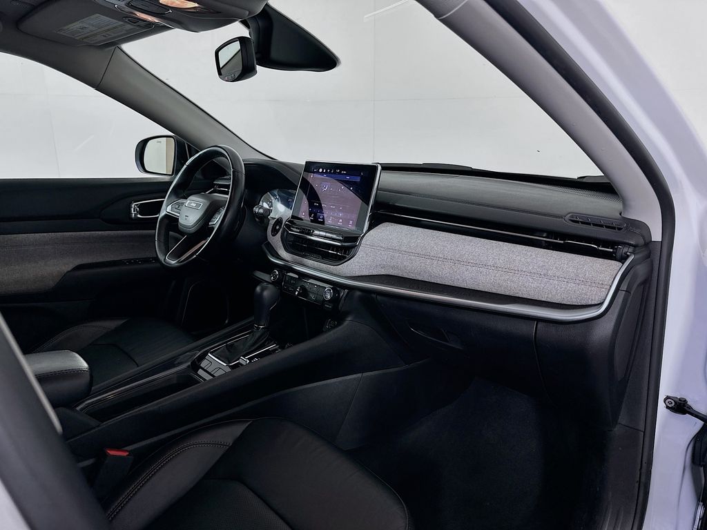 Thumbnail: 2022 Jeep Compass - 28