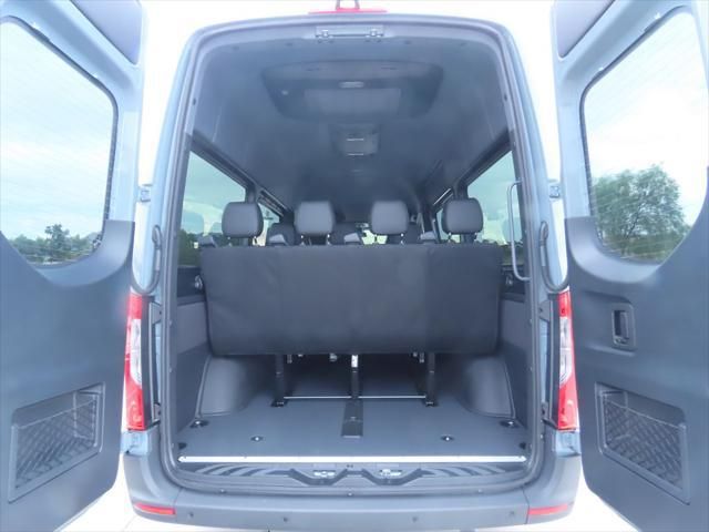 Thumbnail: 2025 Mercedes-Benz Sprinter - 26