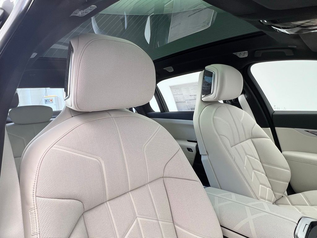 Thumbnail: 2026 BMW 7 Series - 7