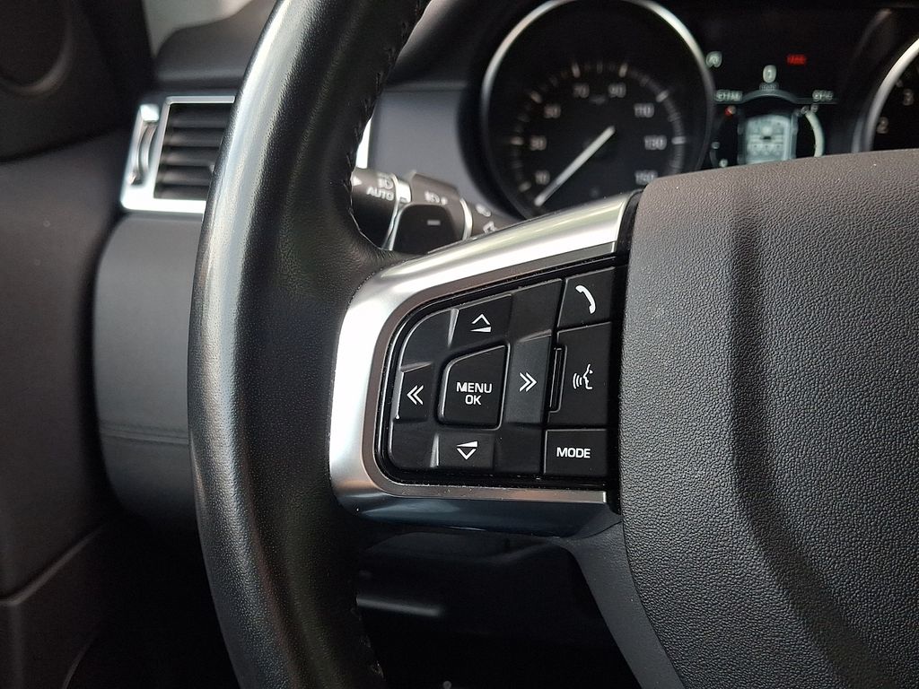 Thumbnail: 2018 Land Rover Discovery Sport - 21