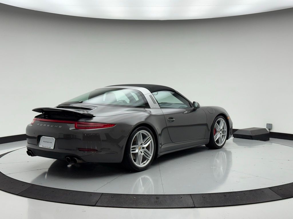 Thumbnail: 2015 Porsche 911 - 9