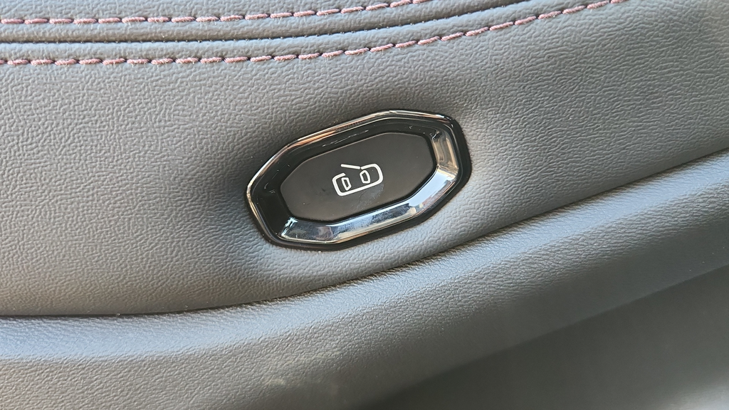 2025 Jeep Wagoneer S