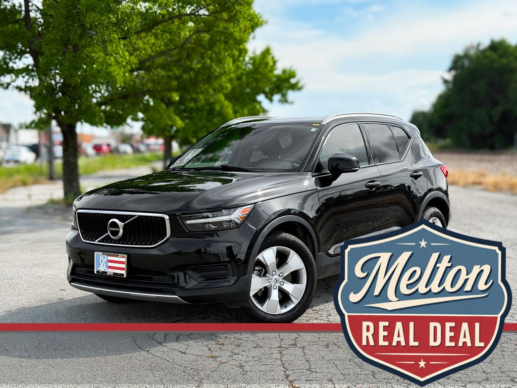 2022 Volvo XC40 T5 Momentum AWD